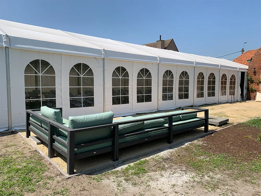 Modulaire feesttent 10 meter met de helft ramen