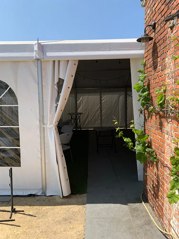 Zijwand kadertent met deuropening