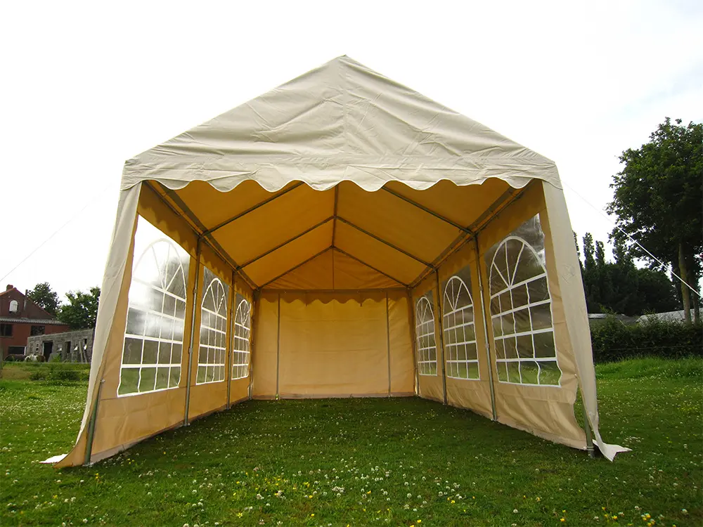 Budgetvriendelijke partytent met zijwanden