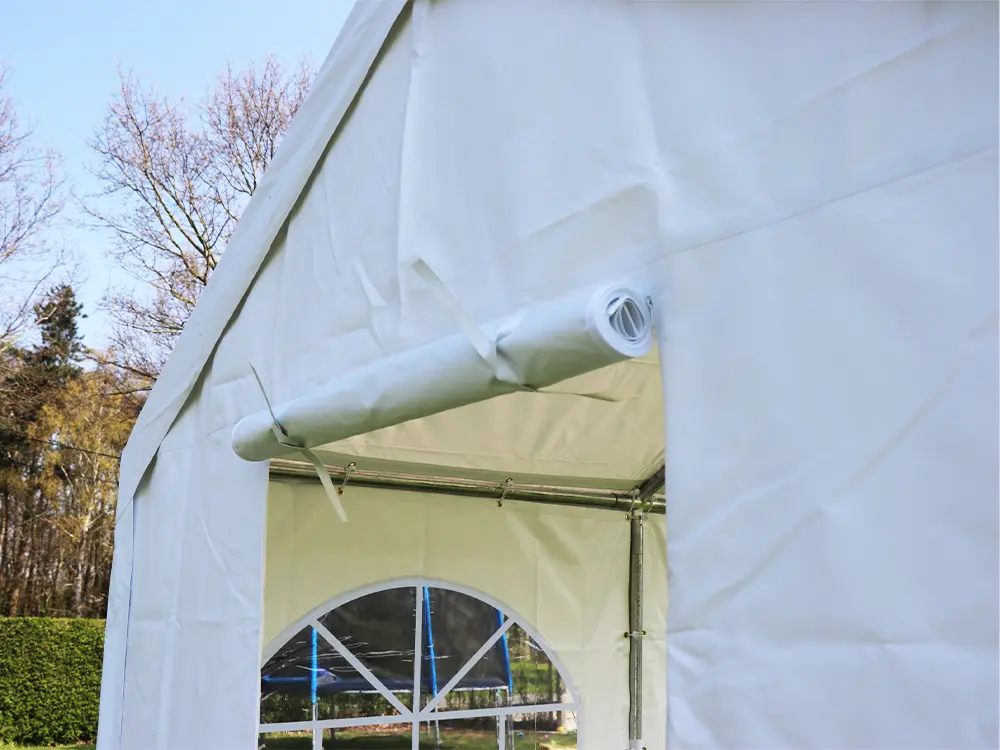 Kopse zijwand met oprolbare deur